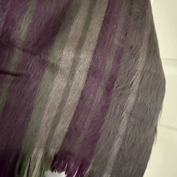 Elegant Purple and Gray Striped Scarf - BRAND NEW WITH TAGS - Picture 4 of 6